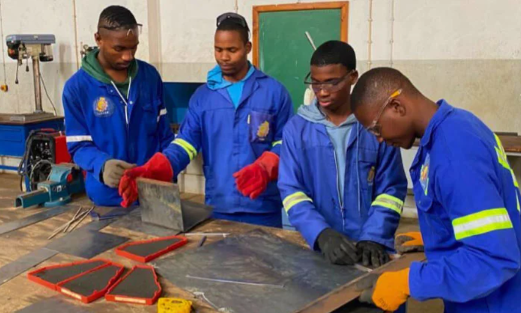 Mechanics students practice their skills at the IICAEG in Maputo. Photo: IICAEG